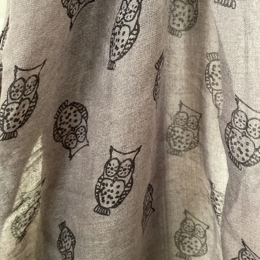 GH Bass Owl Print Lightweight Transitional Grey Infinity Circle Scarf •USED•